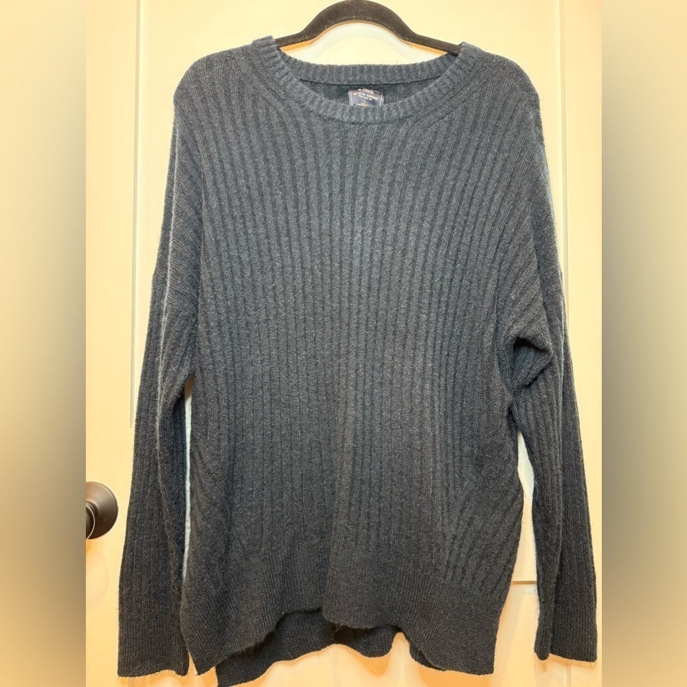 Abercrombie & Fitch Women’s Navy Blue Pull Over Sweater Size L